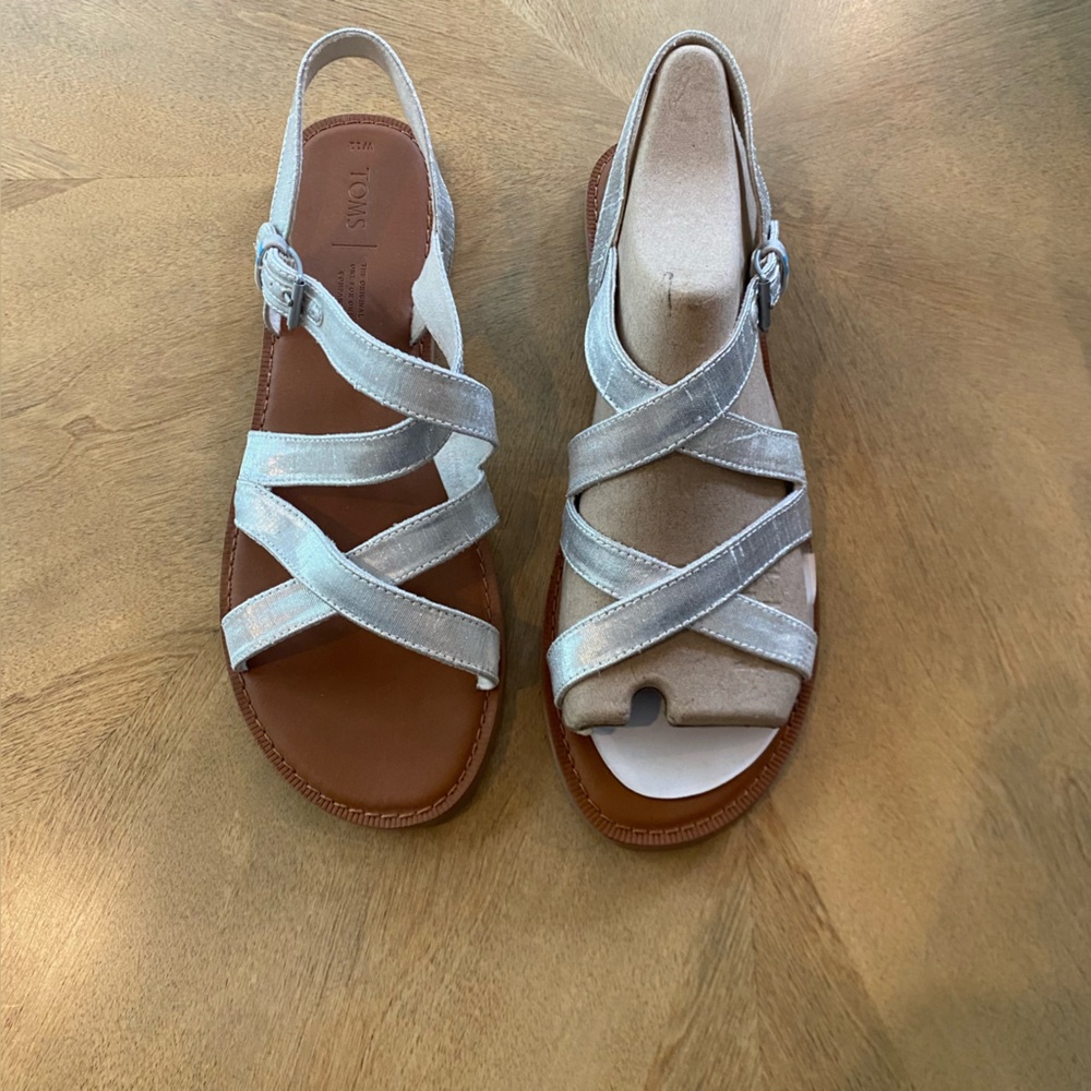 B44 Toms Silver Sandals Flats Women's Size 11